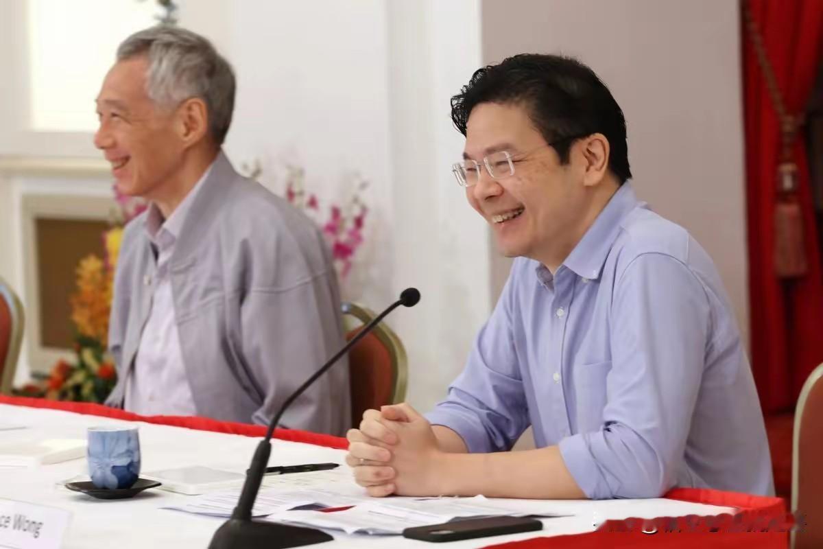 近日，新加坡资政李显龙在我们这里转悠，说是来考察、学习的，他这么说，多少让人产生