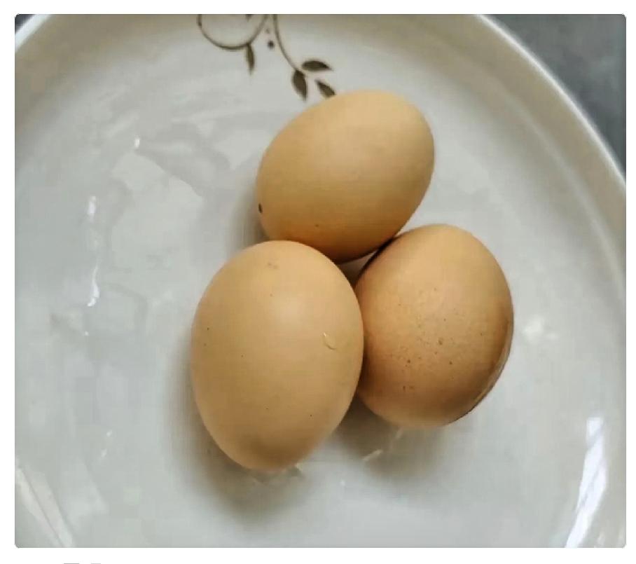 退休之后，吃饭要舍得吃这六样。隔壁李姐在食堂干了一辈子，今年刚满七十，看着比