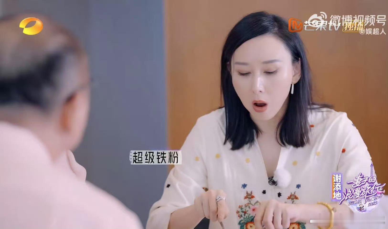 胡静婆婆手机壁纸是胡静天啊真的好温馨啊，胡静婆婆手机壁纸竟然是胡静，看来婆婆很