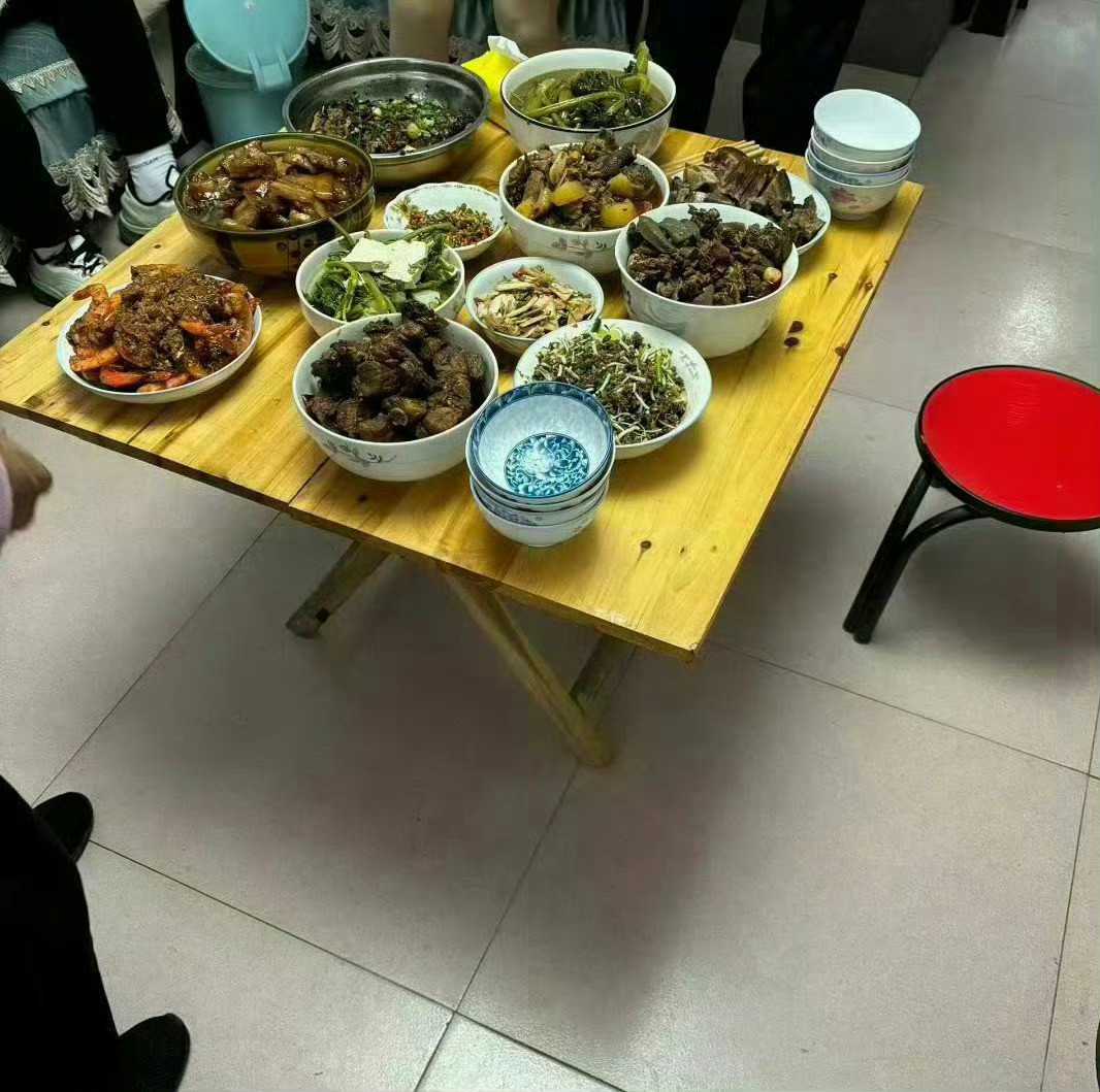 第一次去男朋友家，不知道有没有被重视到？​​​