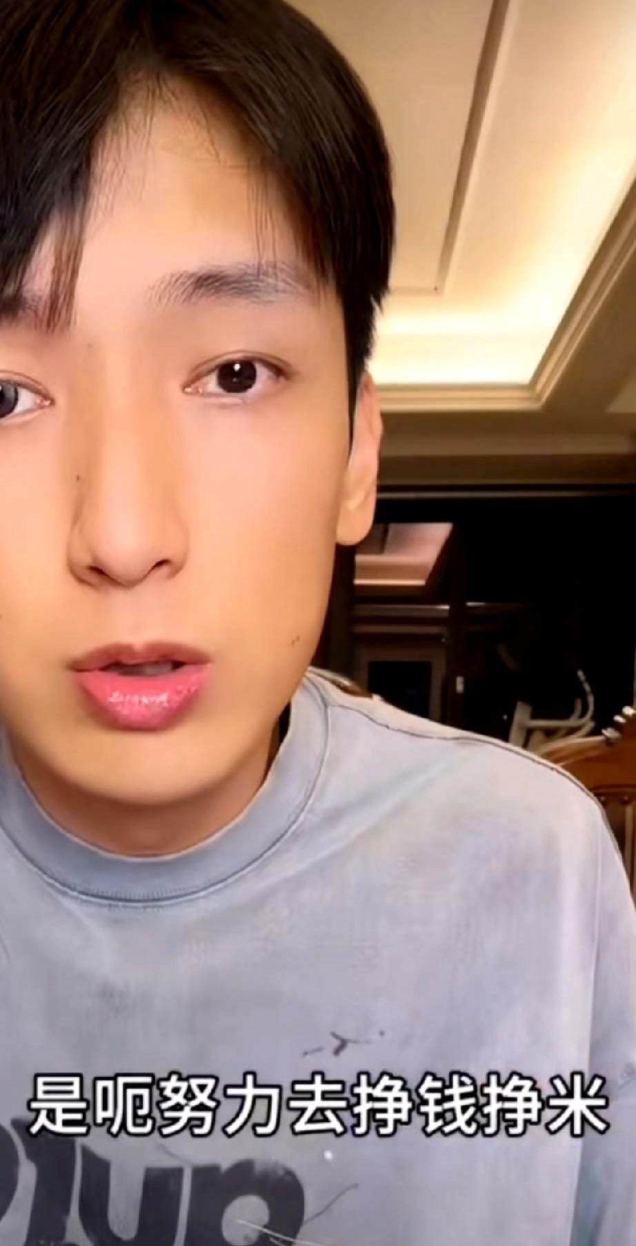 小于老师一提到闪闪就赞不绝口，当着所有人的面，他就接下了那个关于他和黄一鸣生孩