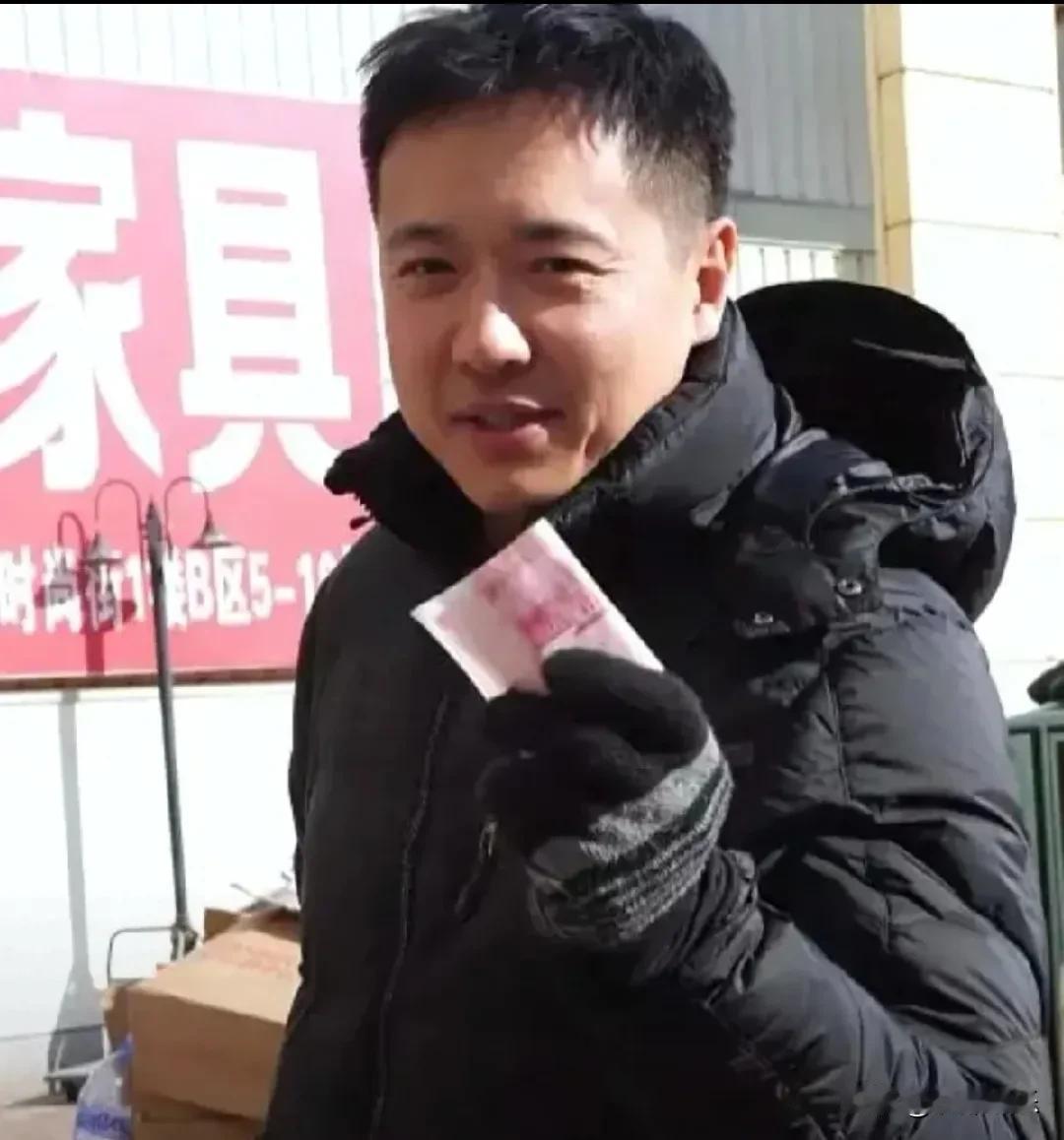 高云翔，太快乐了！揣着父亲给的100块压岁钱，高云翔在天津淘宝城找到了久违