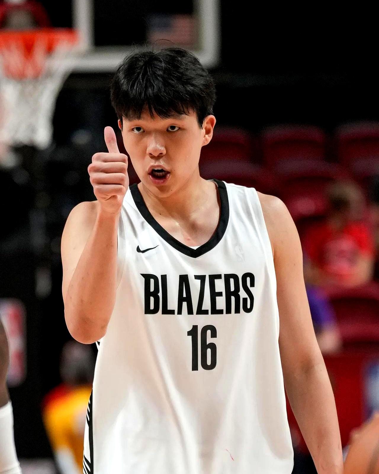 30日打爵士,如果杨瀚森还是延续前四场的糟糕表现,他的NBA之路将出现巨大危机!