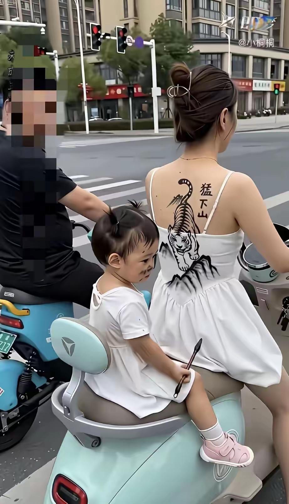 宝贝是个高手[赞]可你惹祸了猛虎下山了你爸今晚的跪。搓衣板了[笑着哭][笑着哭]