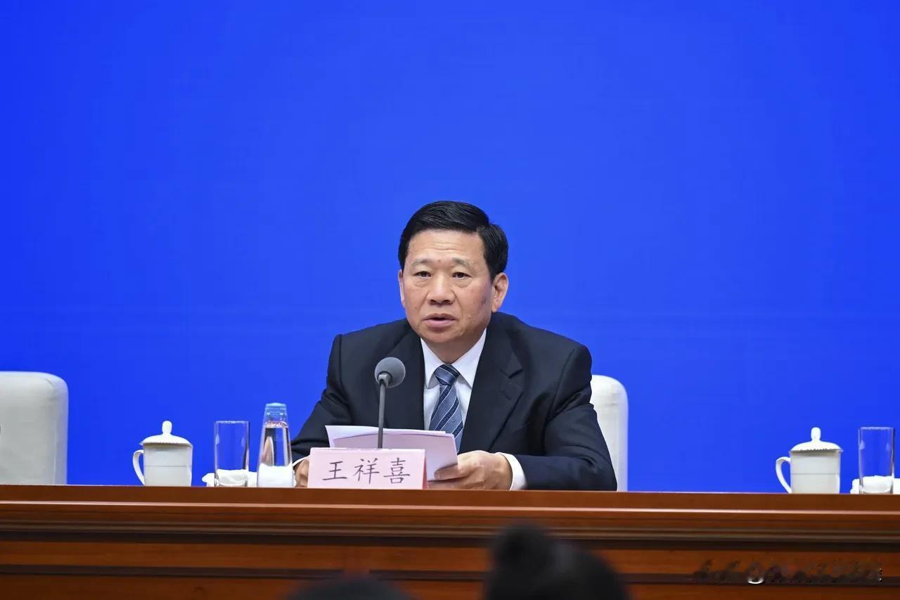 落马7个月后，王祥喜被双开，而他的老上级蒋超良，已经提前一年进去了，8月29日被