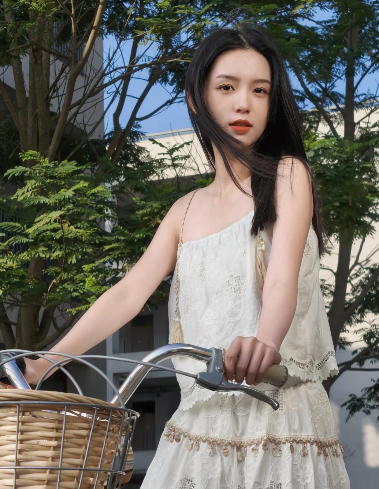 我在等风等风轻抚你肩头的发梢🍂氛围感的神----周也