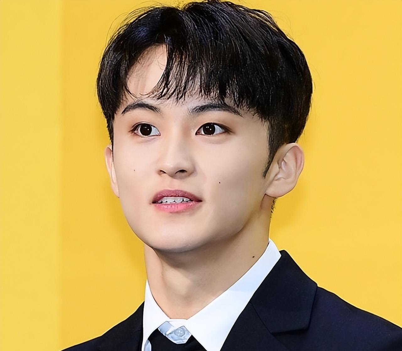 网友太有才了，这都能想到！✨为什么像灰太狼？1️⃣口头禅一模一样马克在