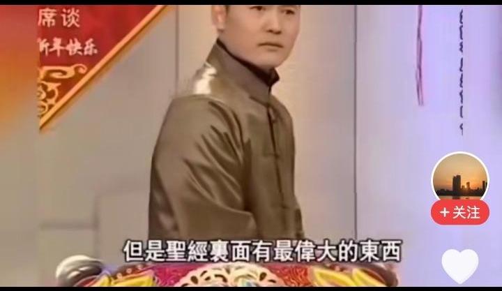 这个老教授叫黎鸣，现在已经80多了，这是十几年前的视频，在凤凰卫视的王牌栏目：