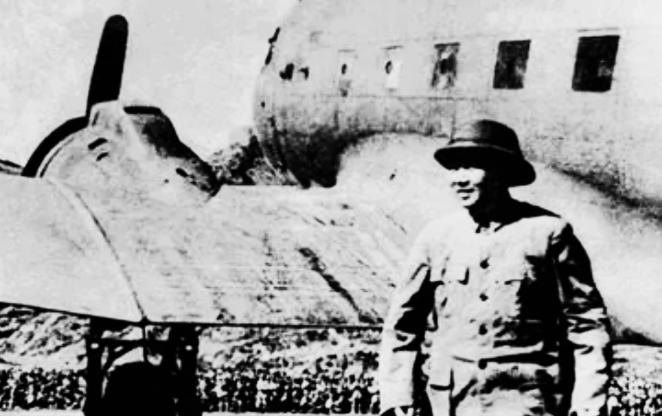 毛主席为什么不坐飞机?普遍说法是因为主席曾在飞机上经历了一次险情，但2011年他