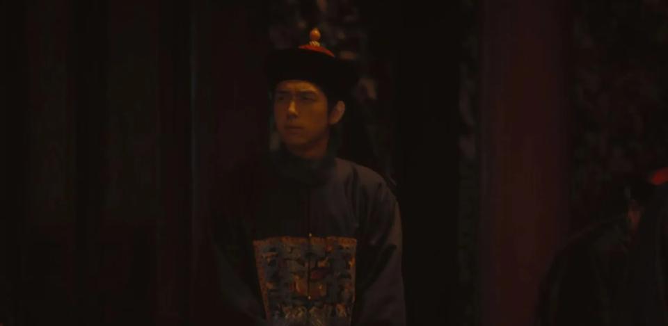 吴天白为什么一听梁乡名字就知道梁乡是旗人？实际上，电视剧在这个地方可能有做删减的