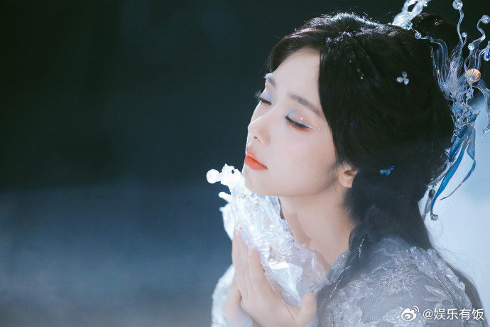 王影璐咸鱼爆改寒鱼王影璐寒鱼妆谁还没看这套寒鱼妆！美得我原地转圈！完全是神女