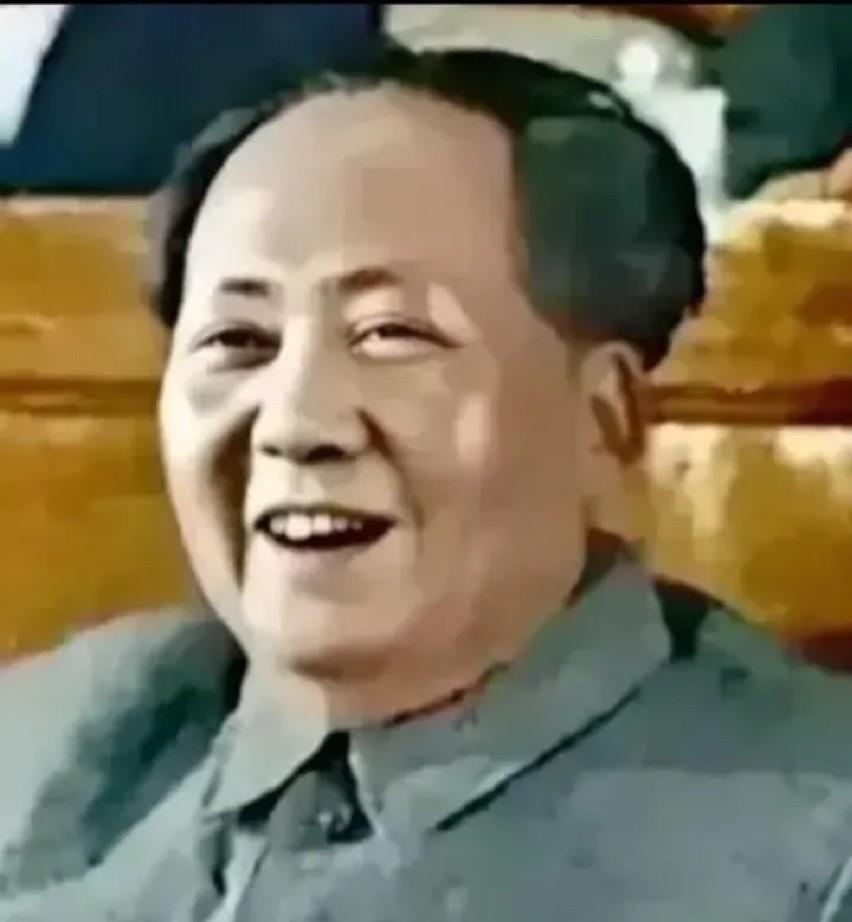 凡是抹黑毛主席的人都是没良心之人！凡是诋毁改革开放的人都是忘恩负义的小人。毛
