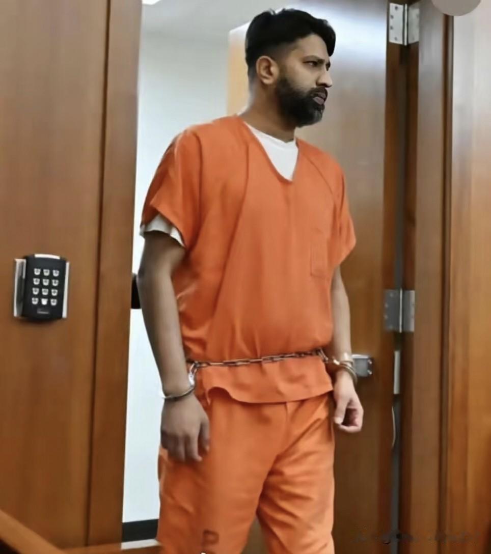 这消息太令人震惊了，7年时间居然受害者多达8200多人。照片上这个家伙是一