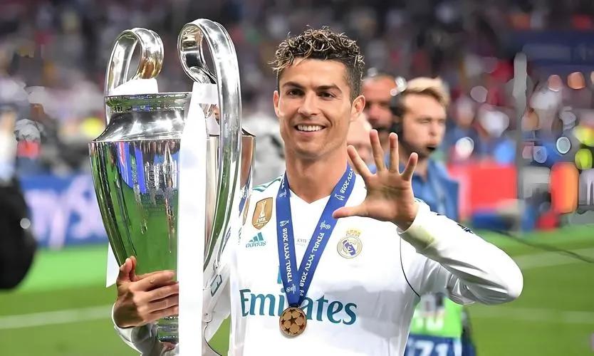 说C罗是功利足球代表人物，还真有点道理。看看他生涯暮年，深陷数据与历史地位的执念