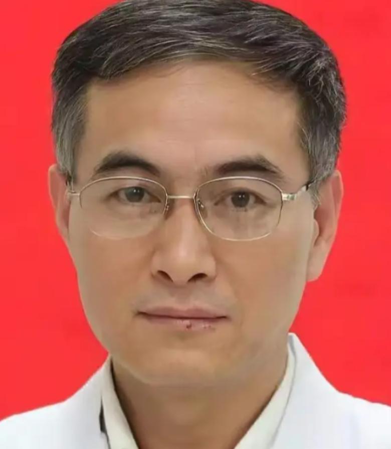 医生王福建有多可恨吧！给断四根指头农民工做台长达12小时的紧急手术，收费14万，