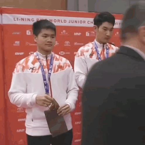 家人们，今天遇到了一个看起来未成年的小猪，但是好萌啊，🌿幼猪🍚法吗？🥺