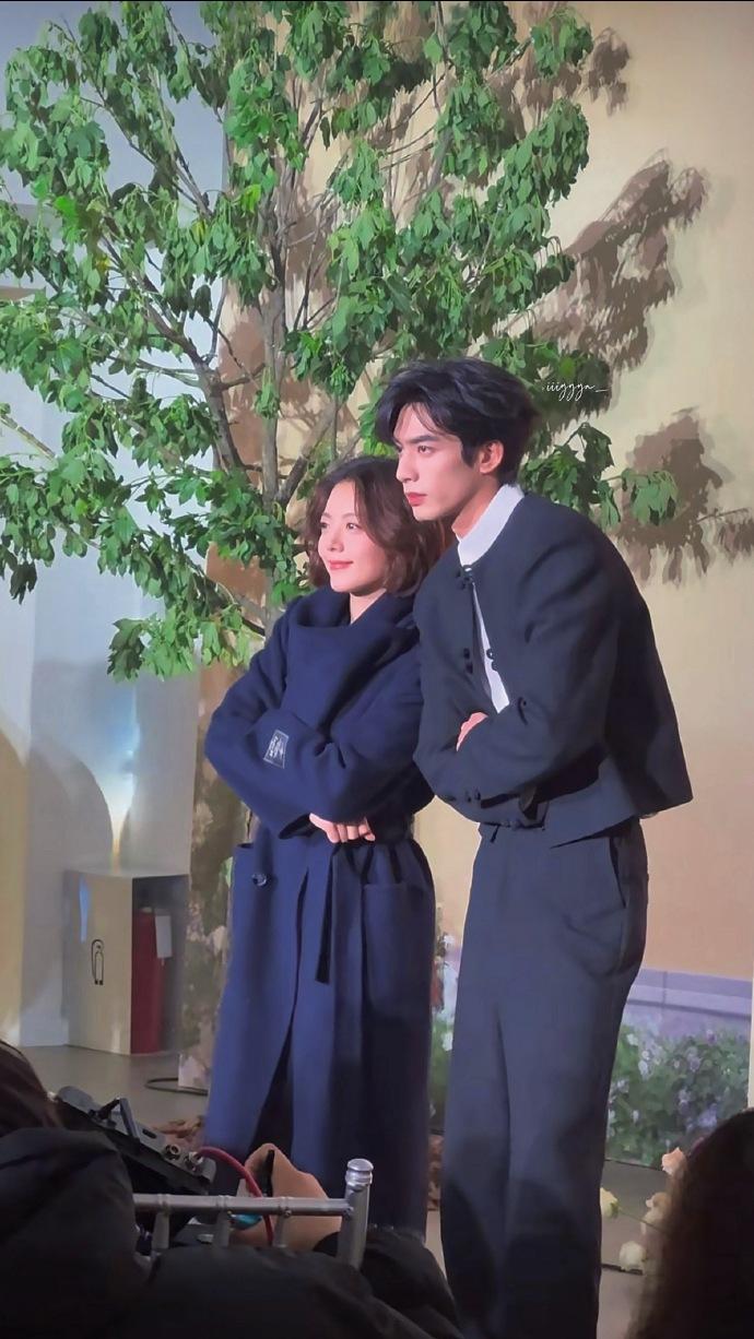 燕麦威化玫瑰不需要长高，王子自会弯腰。​