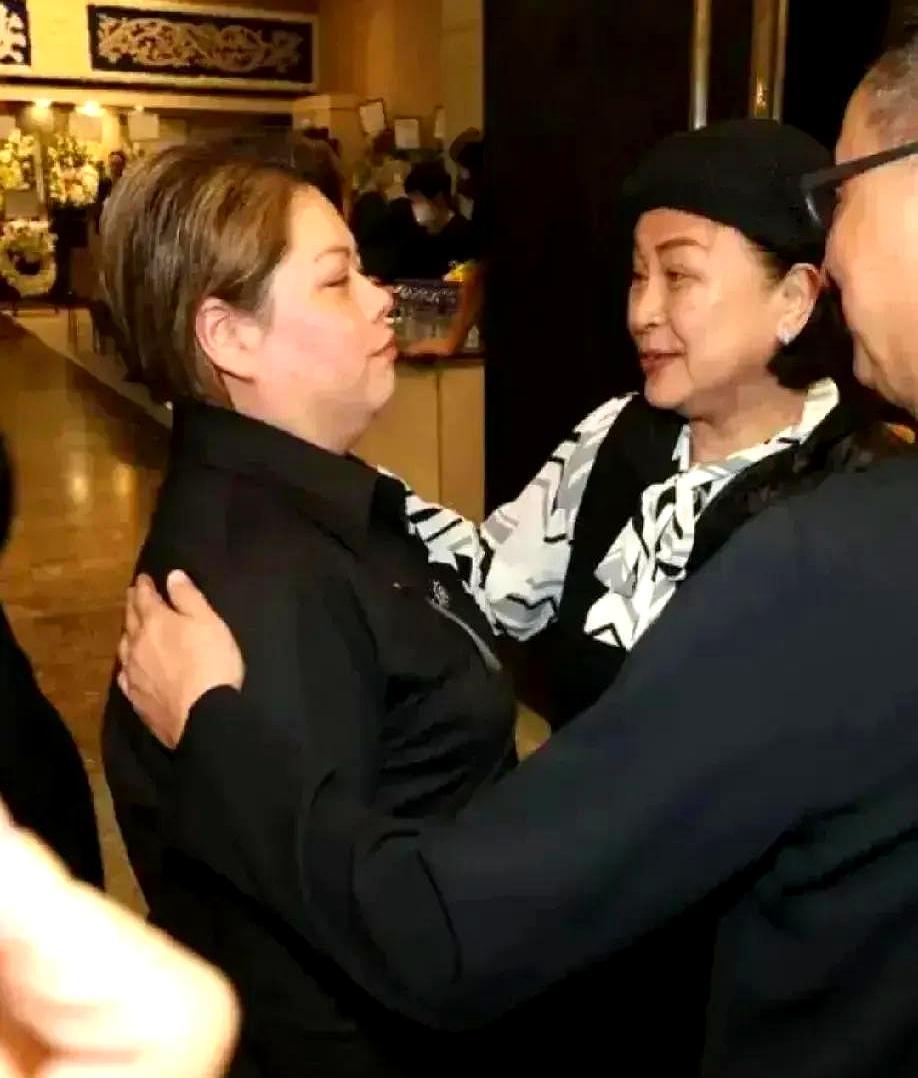 她一张脸，把父母离婚离成笑话49岁的梁子文，至今没上过镜，却比任何明星都容