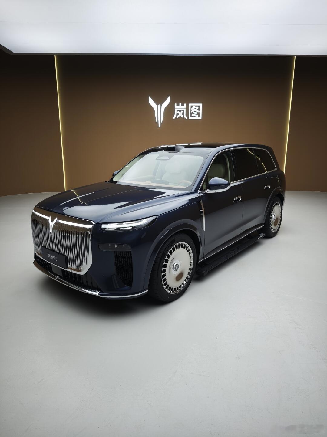 岚图泰山售价疑似泄露疑似定价超45万岚图泰山从颜值即正义的角度，直接对手就