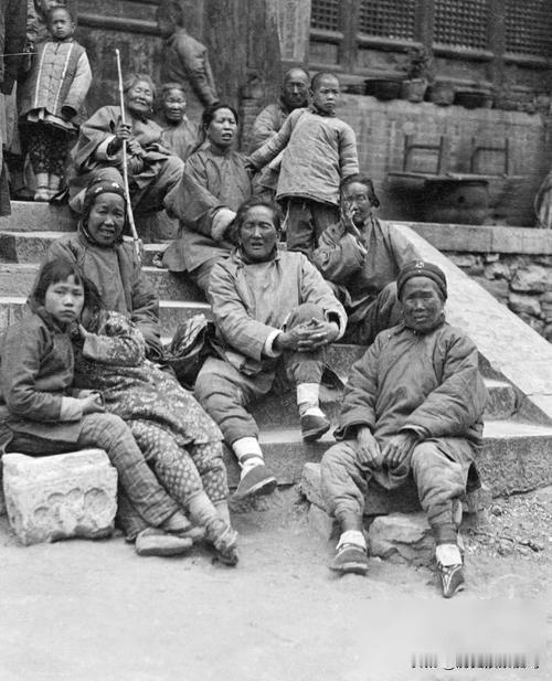 50年代，历史书告诉我们，清军是“侵略者”，清军入关是“侵略战争”。80年代