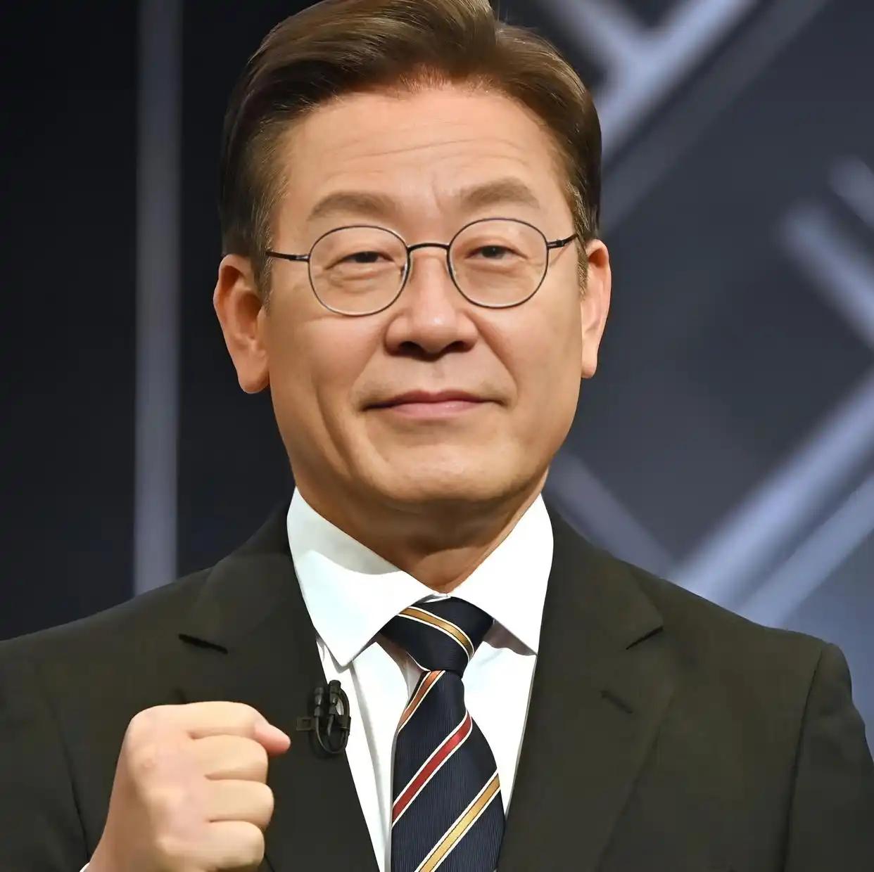 李在明言行不一！韩国暗通赖清德，以此要挟中国？中国要一个解释来访问中国的外