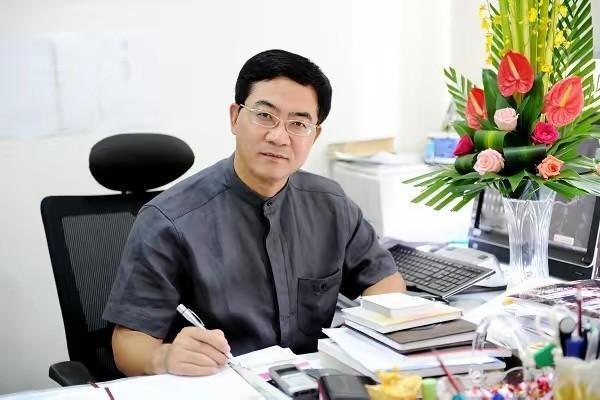 2016年，上海中山医院顶尖心内科主任葛均波，为一位19岁的少女做心脏手术时，竟