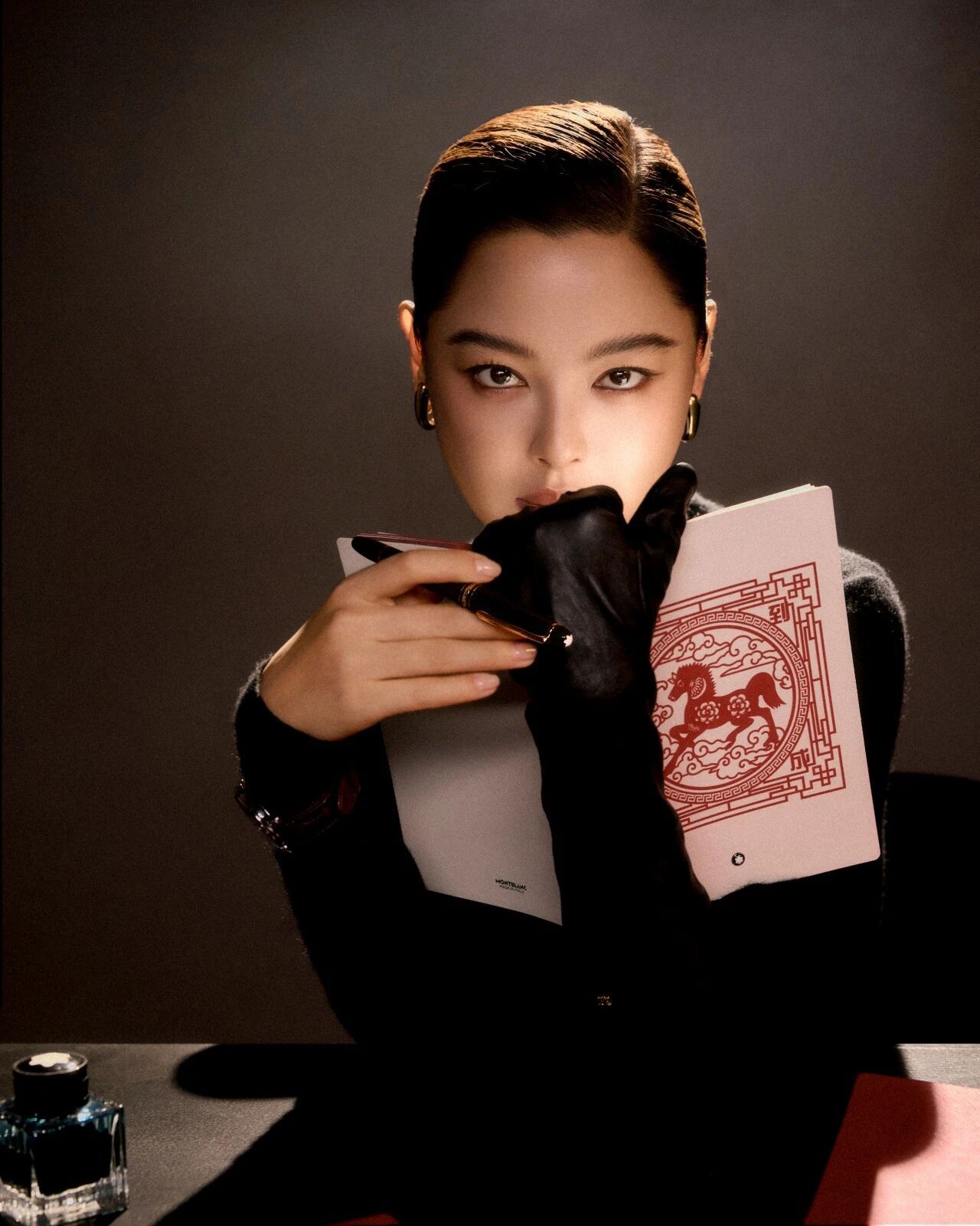 《人物》杂志一年一度的年度面孔封面正式揭晓，八位来自不同行业在2025年具