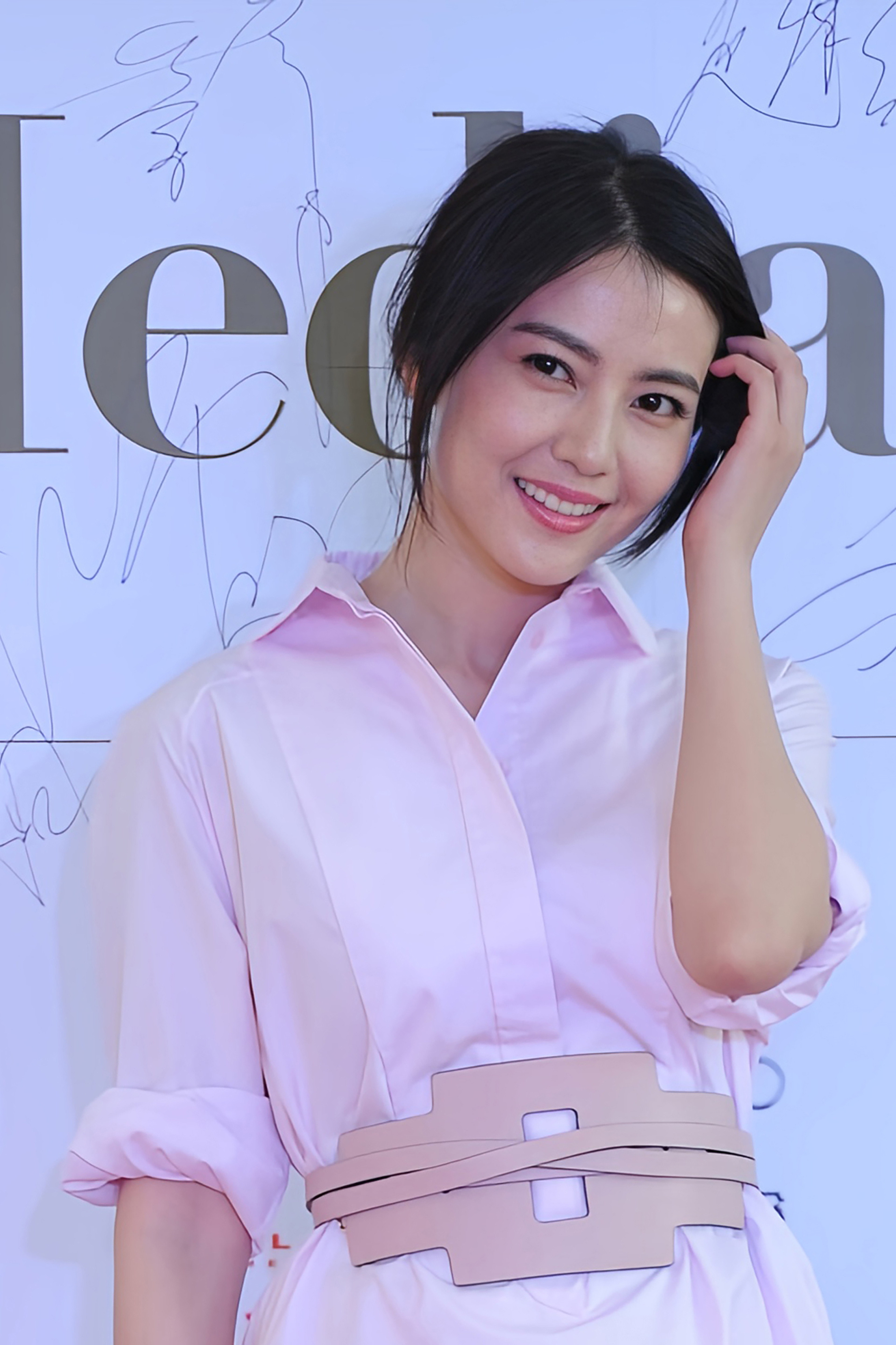 高圆圆我见到高圆圆就王鹤润这样在复制粘贴的时代，你是手写的诗