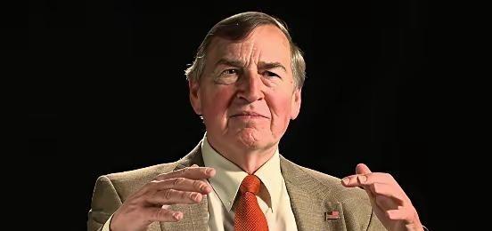 哈佛教授：美国正用美元、芯片和航线三副“手铐”牢牢控制中国，警告中国崛起可能引发