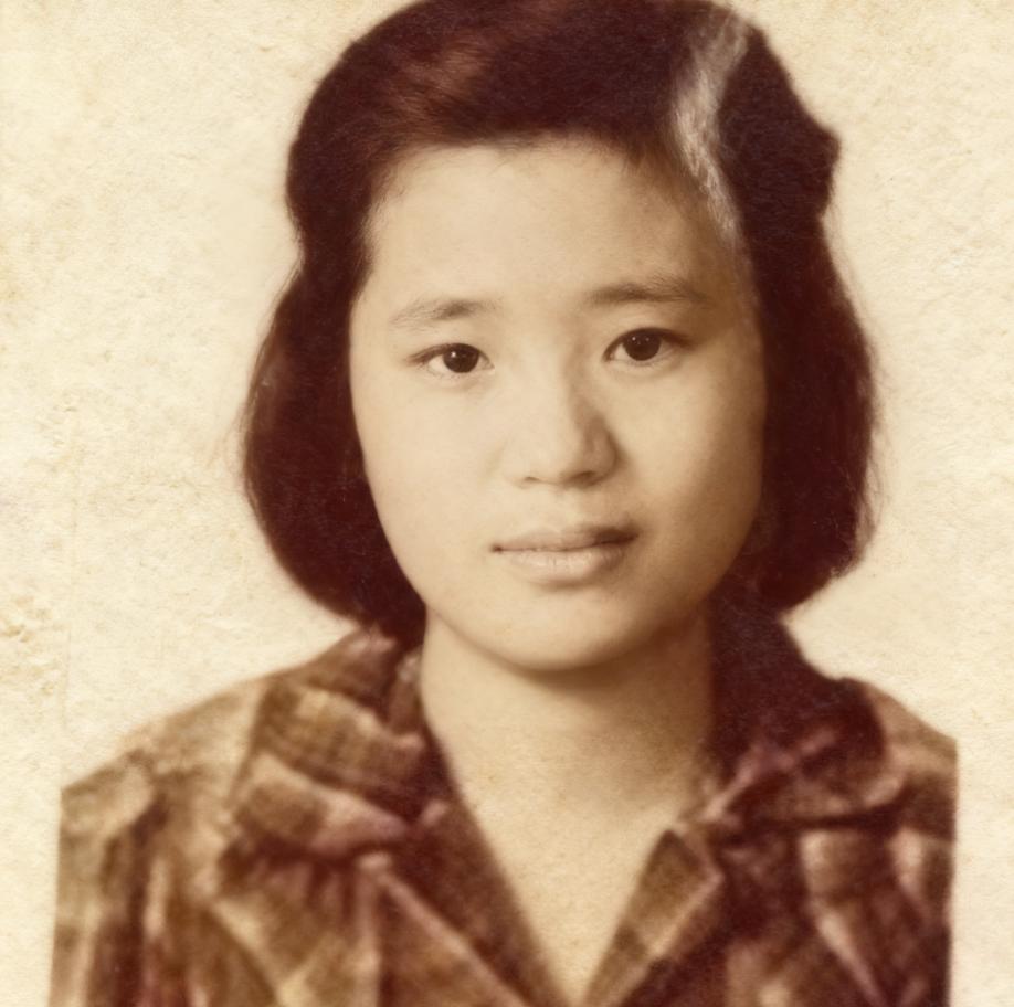 蔡孝乾的“小姨子”马雯娟的真实模样,当时的她还不到20岁,蔡孝乾就是拜倒在她的石