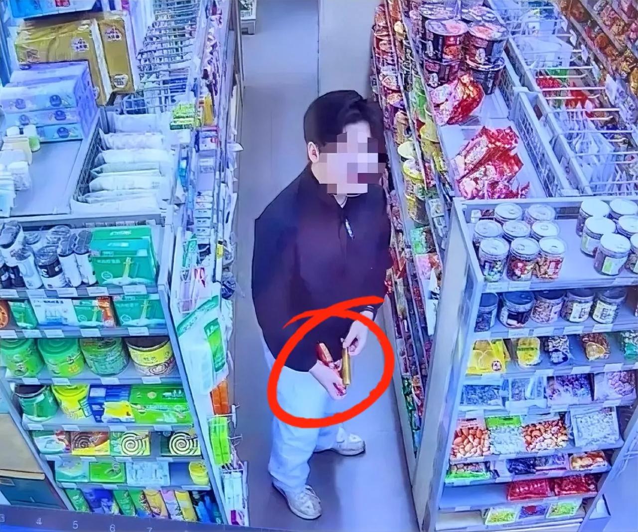 “碰见硬茬了！”内蒙古，一男子提前打开录像，来到超市，径直拿了6瓶白酒，他去结账