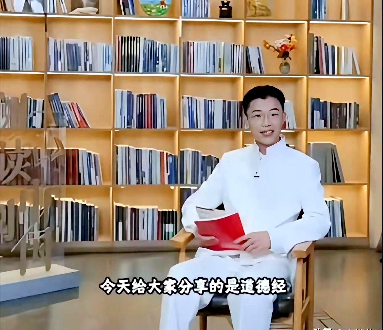 郭有才火了一年多，靠真学跳舞、玩乐器、带团队，在线还有十几万。拉面哥27