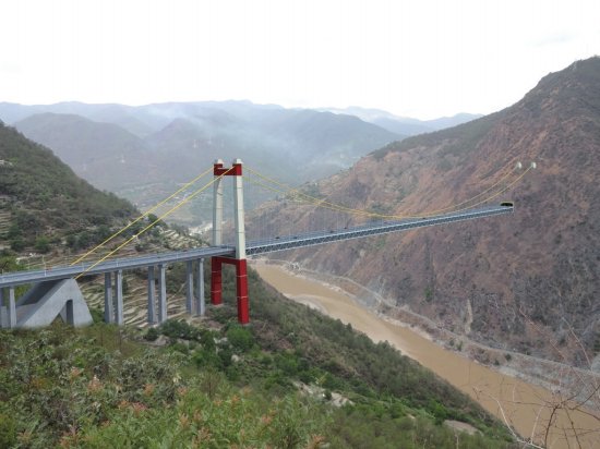 丽(江)攀(枝花)高速公路四川段已于破土动工. 浙江龙丽高速轿车与货车追尾四人当场死亡 大丽高速12月30日通车昆明到丽江只需6.5小时 高楼平阳坑马屿文成丽水界江溪枢纽龙丽温高速瑞文 建成后对完善国家高速公路网拉动川西南滇西北及攀枝花丽江经济 龙丽温高速文泰段施工在即建成后将实现浙江省县县通 而通过大丽高速的连接线从丽江至香格里拉的公路等级也将提高通行更 正文据了解龙丽温高速瑞文段的线路基本上是沿着飞云江而建 对面山上将建丽攀高速第一座大桥丽攀高速金沙江大桥建成后弹 即将合龙的丽攀高