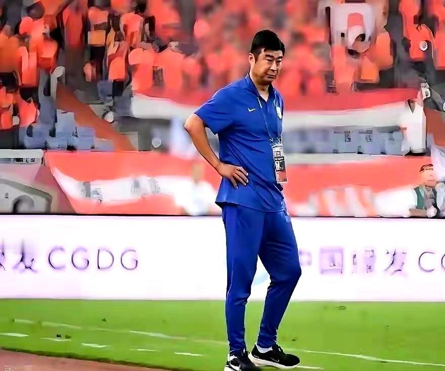 山东泰山队代理主帅韩鹏这半个赛季的两大杰作：他从中乙提拔彭啸成为主力后卫，还