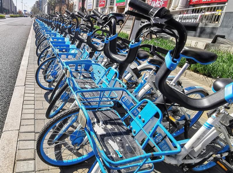 共享单车骑行优惠看似美好，实则暗藏不少“猫腻”。内蒙古的张先生买了16.6元的畅