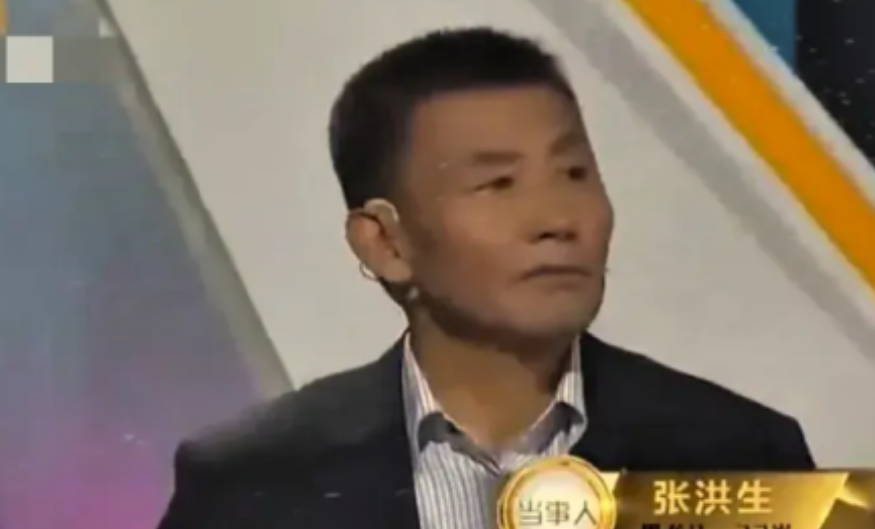 1999年，黑龙江一校长正在晨跑，突然一个学生跪在他面前，哭着哀求：“你能供我读