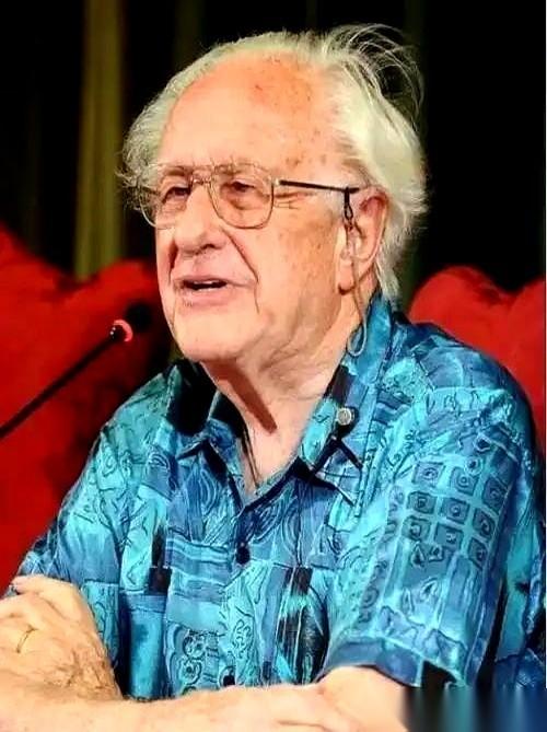 我跟你说，这事儿绝了。四十年前，有个老头说，苏联十年内必倒。当时谁信啊？人家可