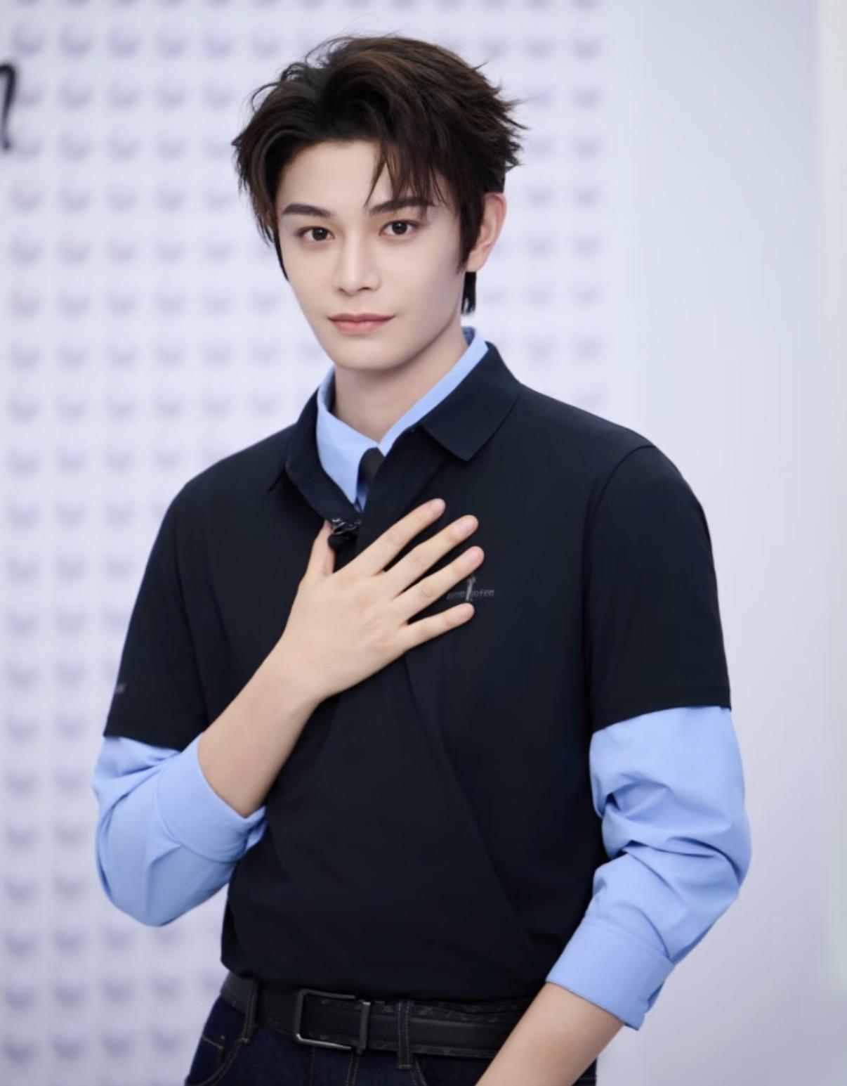 有些人红真的有原因的，不信你看看丁禹兮，在巅峰之夜领奖的时候，还不忘