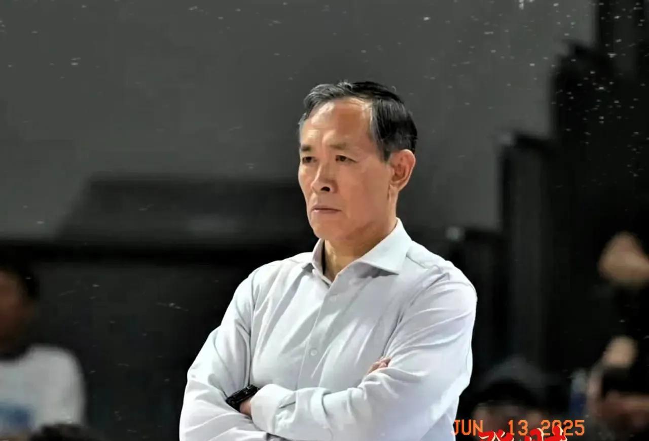 许利民这回真的头大了！北京男篮对阵四川，81:90败下阵来，拿着顶薪的范子铭仅1