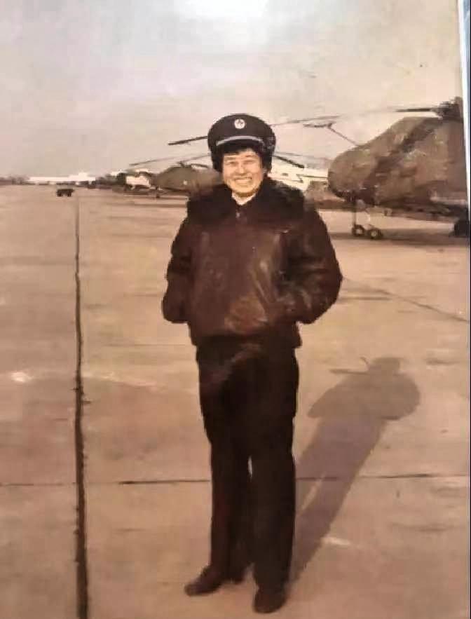 1964年，28岁女飞行员到西北去执行绝密任务，谁料在上飞机之前，摄影师突然说要