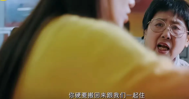 嫁出去的女儿，泼出去的水目睹黄圣依妈妈对她言语刻薄，才懂得离了婚的黄圣依确实