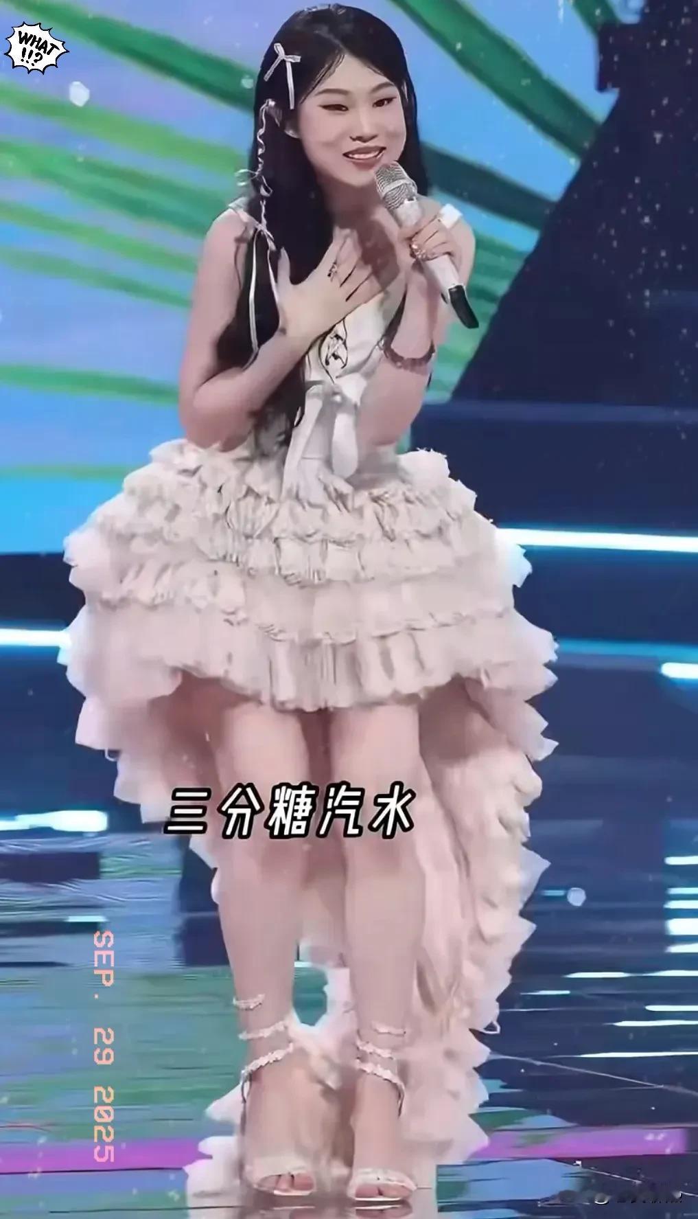我特意问了音乐专业的朋友，我说：昨晚大湾区晚会沈佳润真的表现很差吗！学音乐