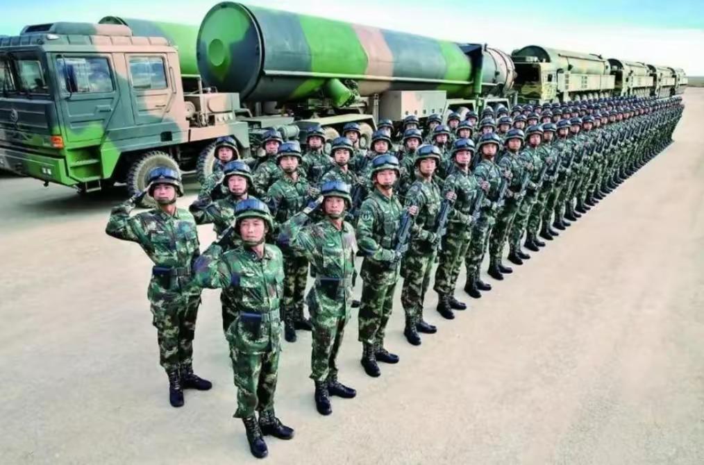 美专家狂言：炸京沪中国不还手？错得离谱！2025年底，美国退役陆军上校、前