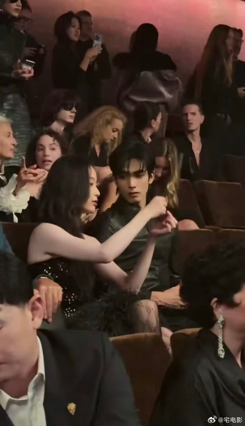 倪妮宋威龙热聊倪妮宋威龙内场热聊微博之夜内场微博之夜内场名场面+1！倪妮主动搭话