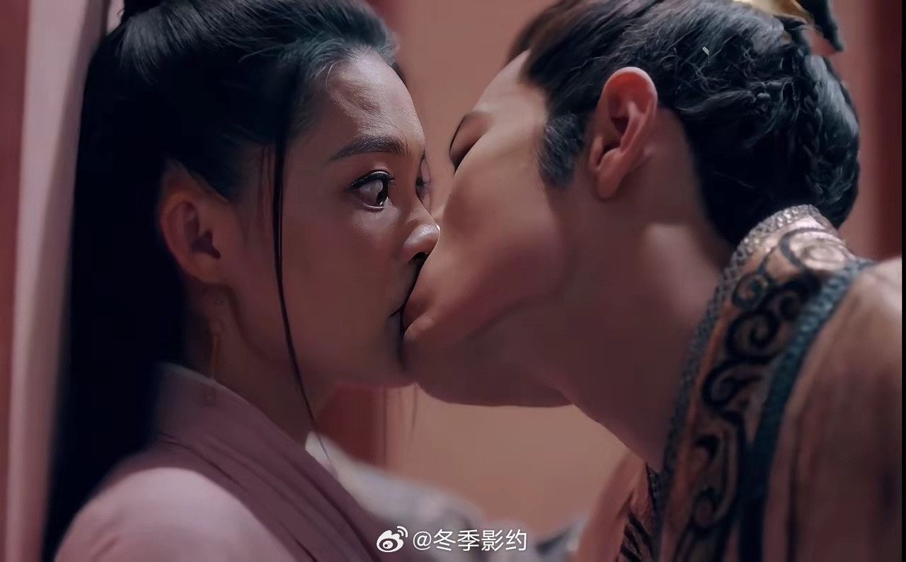 又有吻戏又上热搜了，《狼殿下》又迎来了宣发期，两位优秀的演员作品就是值得这么反复