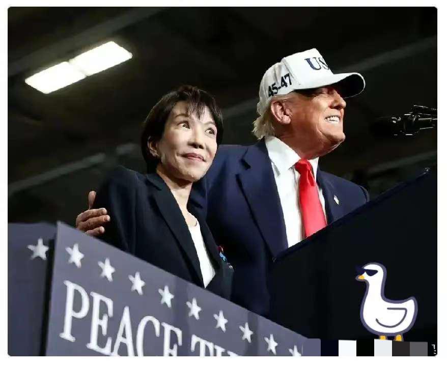日本人彻底破防了!当特朗普把日本女首相搂在怀里的时候,日本人彻底破防了!因为