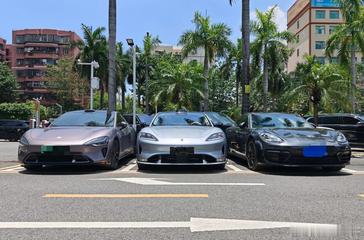 尚界Z7、小米SU7、保时捷同框了，不吹不黑，尚界Z7最有辨识度！