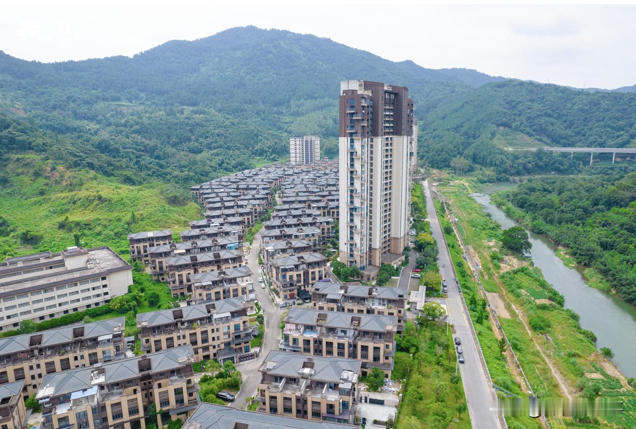 复式楼20以内，联排只要70多。房价从1万跌到2000，这里是福州地区最惨楼盘。