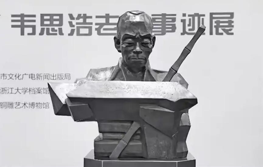 多年前杭州图书馆向流浪汉免费开放的一则旧闻，再次刷屏。"我无法拒绝他进来读书，