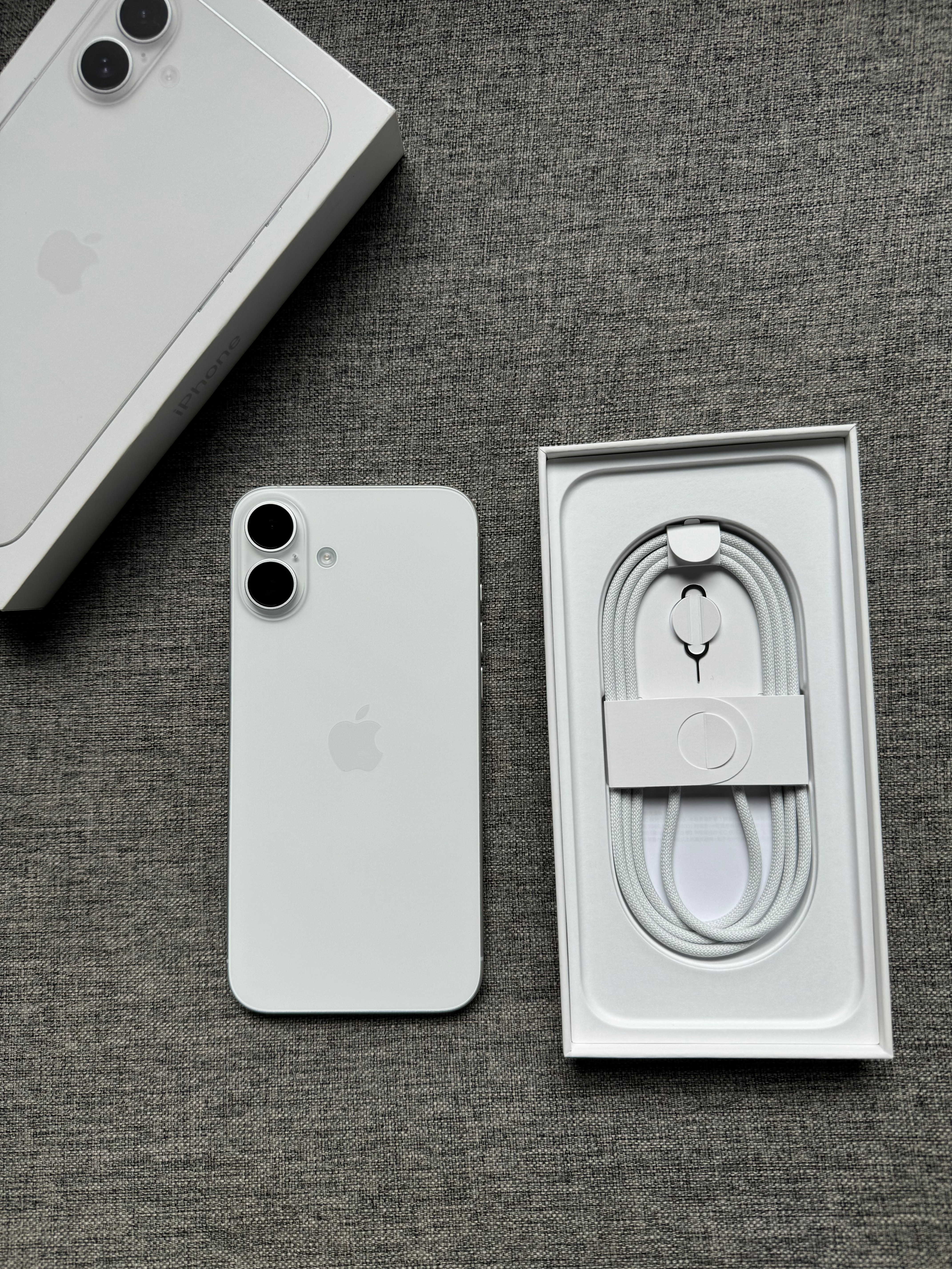 港行iPhone16Plus512G白色，成色完美，全套，🔋仅循环17次